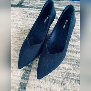 Vivaia Women's Pointed Knit Flats - Navy